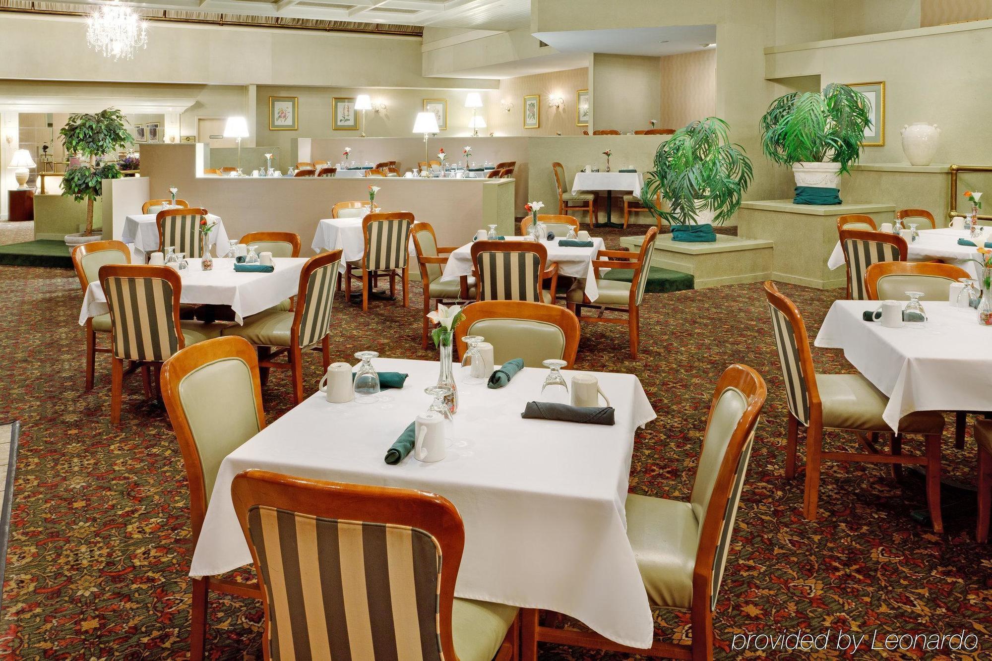 Wyndham Garden York Hotel Restaurant photo